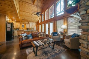 Smart-tv, eldstad, tv-spel och dvd-spelare