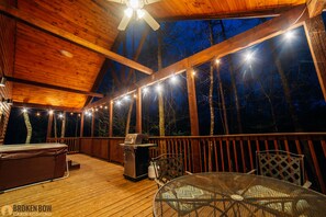 Outdoor dining - Happy Ever After: 1 BR, 1 Bath, Sleeps 4 (Broken Bow)
