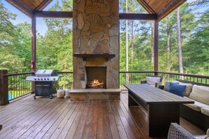 Property grounds - Feeling Good Again:  4 BR + Loft Game Room, 4 Bath, Sleeps 14 (Broken Bow)