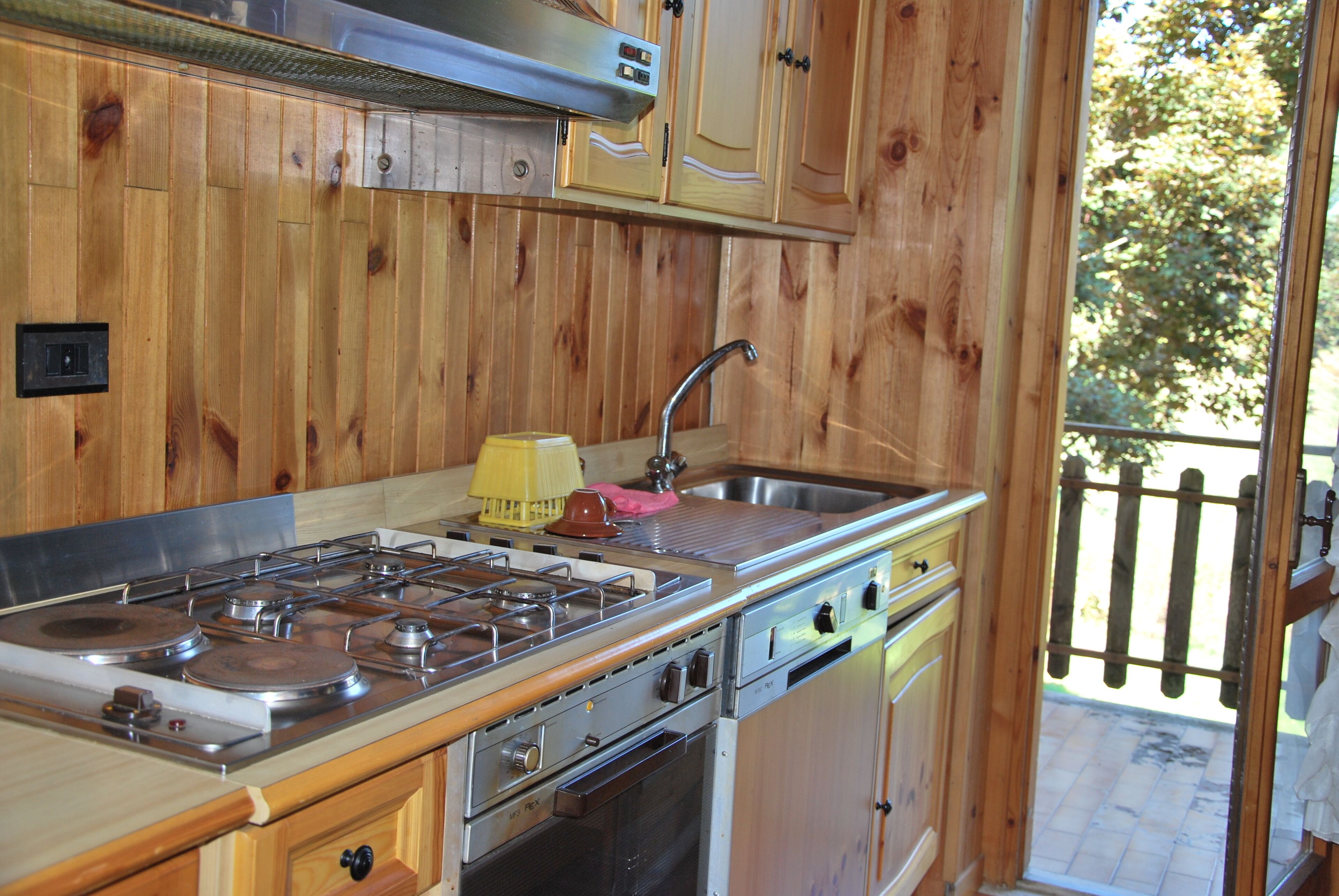 Réfrigérateur, four, plaque de cuisson, lave-vaisselle