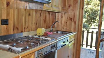 Køleskab, ovn, kogeplade, opvaskemaskine