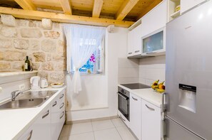 Réfrigérateur, four, plaque de cuisson, lave-vaisselle
