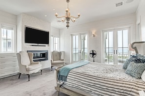 5 bedrooms, desk, iron/ironing board, WiFi