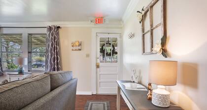 Suite Magnolia in Ocean Springs Downtown Area. Close go all the action.