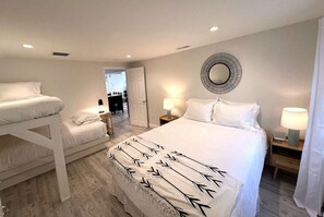 2 slaapkamers, een strijkplank/strijkijzer, gratis wifi, beddengoed