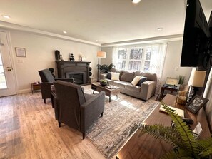 Smart TV, fireplace