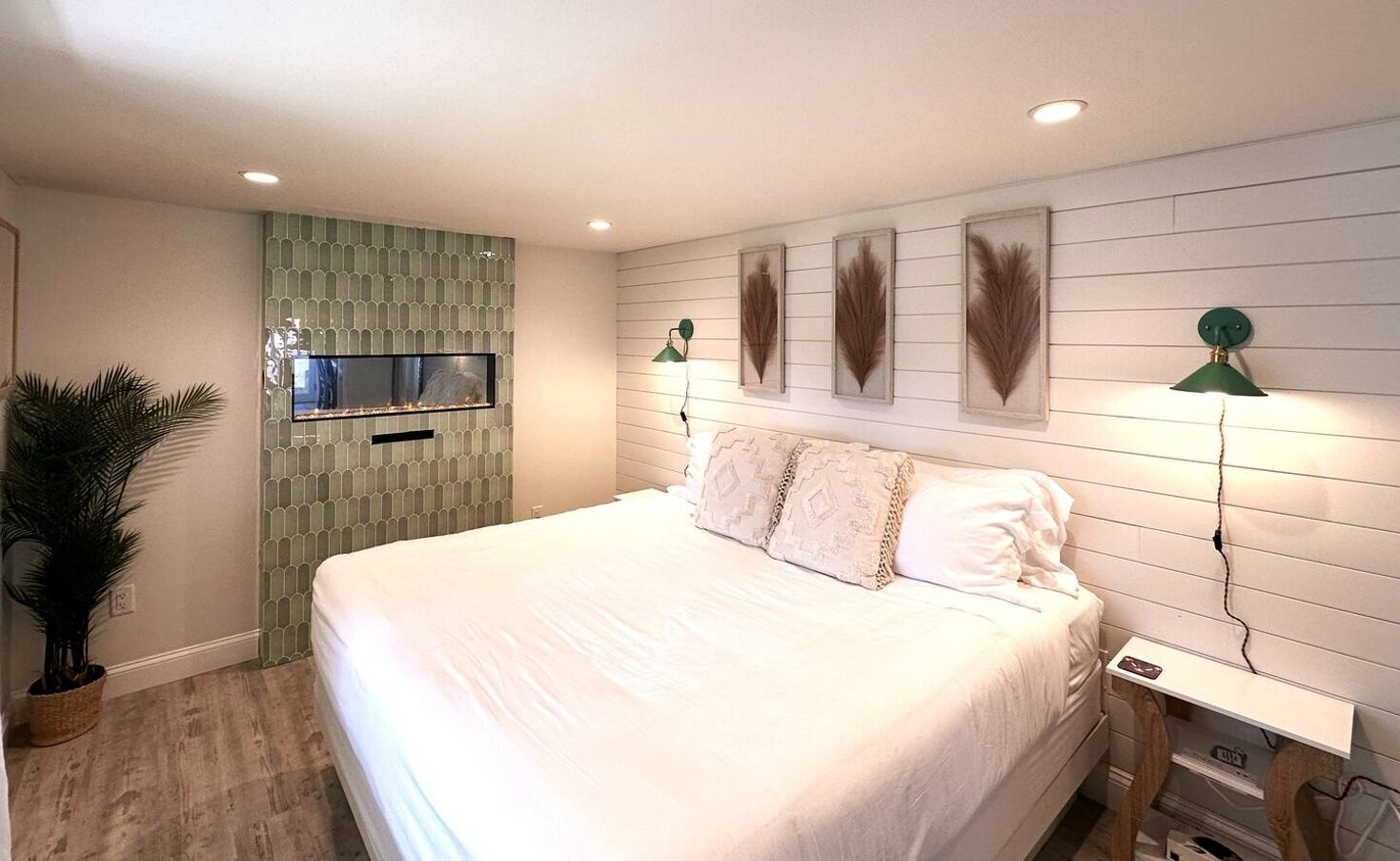 2 makuuhuonetta, silitysrauta/-lauta, ilmainen Wi-Fi, vuodevaatteet