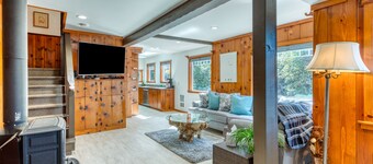 Dog-friendly house near the beach with ocean view and private gas grill