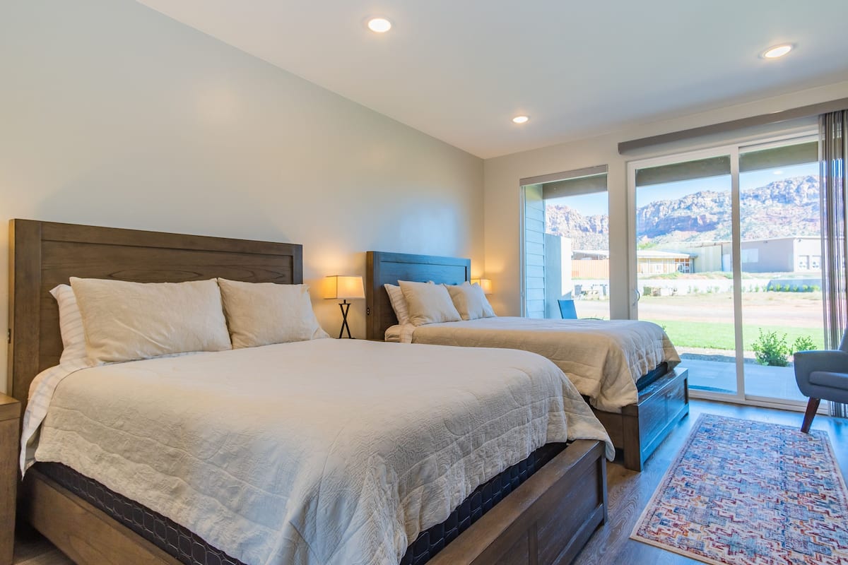 Quarto casal luxo | 1 quarto, individualmente mobiliados, Wi-Fi de cortesia, roupa de cama