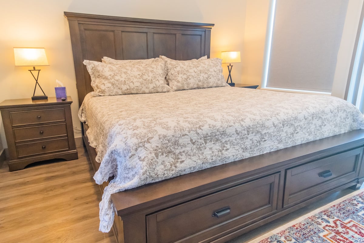 Suíte júnior | 1 quarto, individualmente mobiliados, Wi-Fi de cortesia, roupa de cama