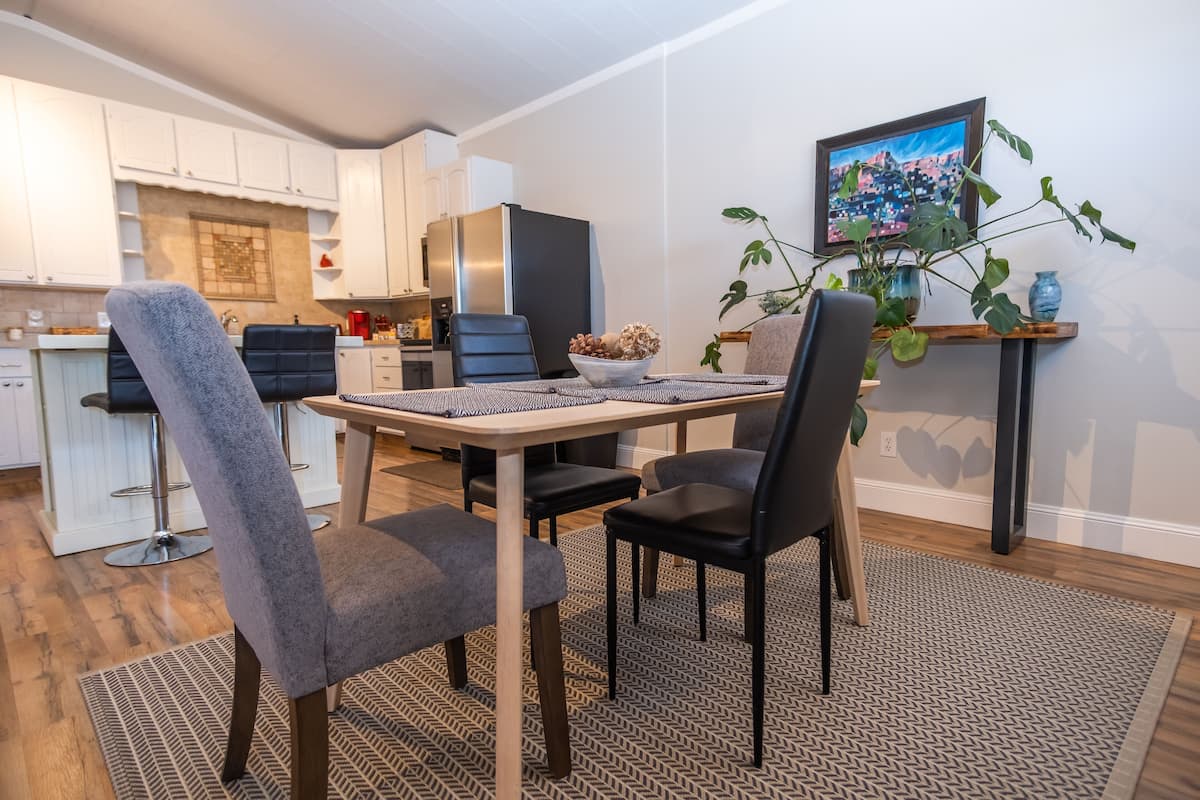 premium apartment | in-room dining