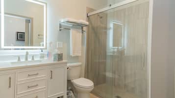 Suite junior | Baño | Secadora de cabello y toallas