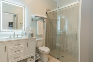 Suite Junior | Kamar mandi | Pengering rambut dan handuk