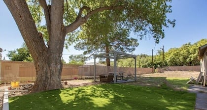 Cozy Home in Old Town on Main St 2BED-2BA Steps away from wine & food!