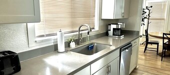 Cozy Home in Old Town on Main St 2BED-2BA Steps away from wine & food!