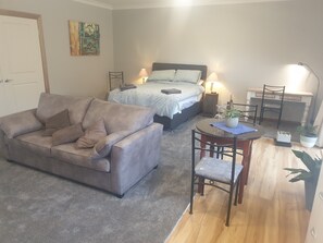 1 quarto, escrivaninha, ferros/tábuas de passar roupa, Wi-Fi de cortesia