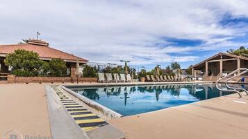 Udendørs pool, opvarmet pool