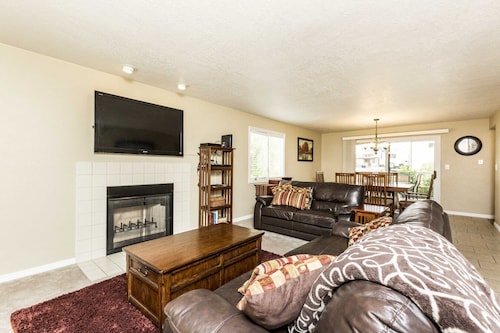 Wonderful 2 Bd, 2 Bath Condo in Sports Village