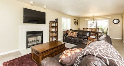 Wonderful 2 Bd, 2 Bath Condo in Sports Village