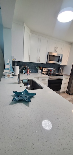 Fridge, microwave, oven, stovetop - Escape to your HAPPY place, luxury corner condo right on the beach! (Jensen Beach)