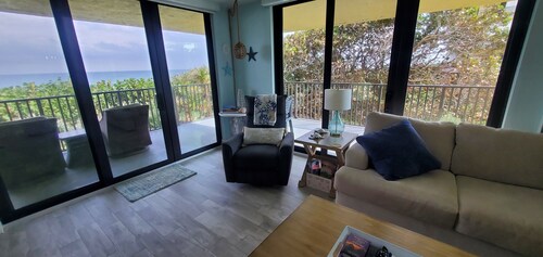 Escape to your HAPPY place, luxury corner condo right on the beach!