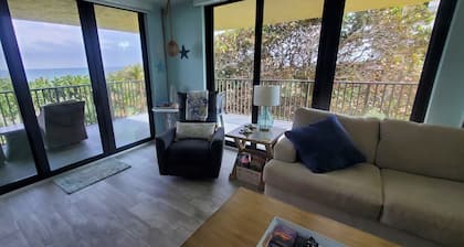 Escape to your HAPPY place, luxury corner condo right on the beach!