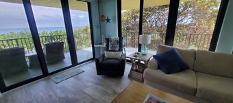 Escape to your HAPPY place, luxury corner condo right on the beach!