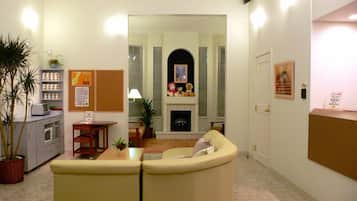 Coin salon dans le hall
