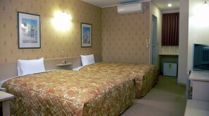 Desk, free WiFi - Family Lodge Hatagoya Chiba Katsuura (Katsuura)