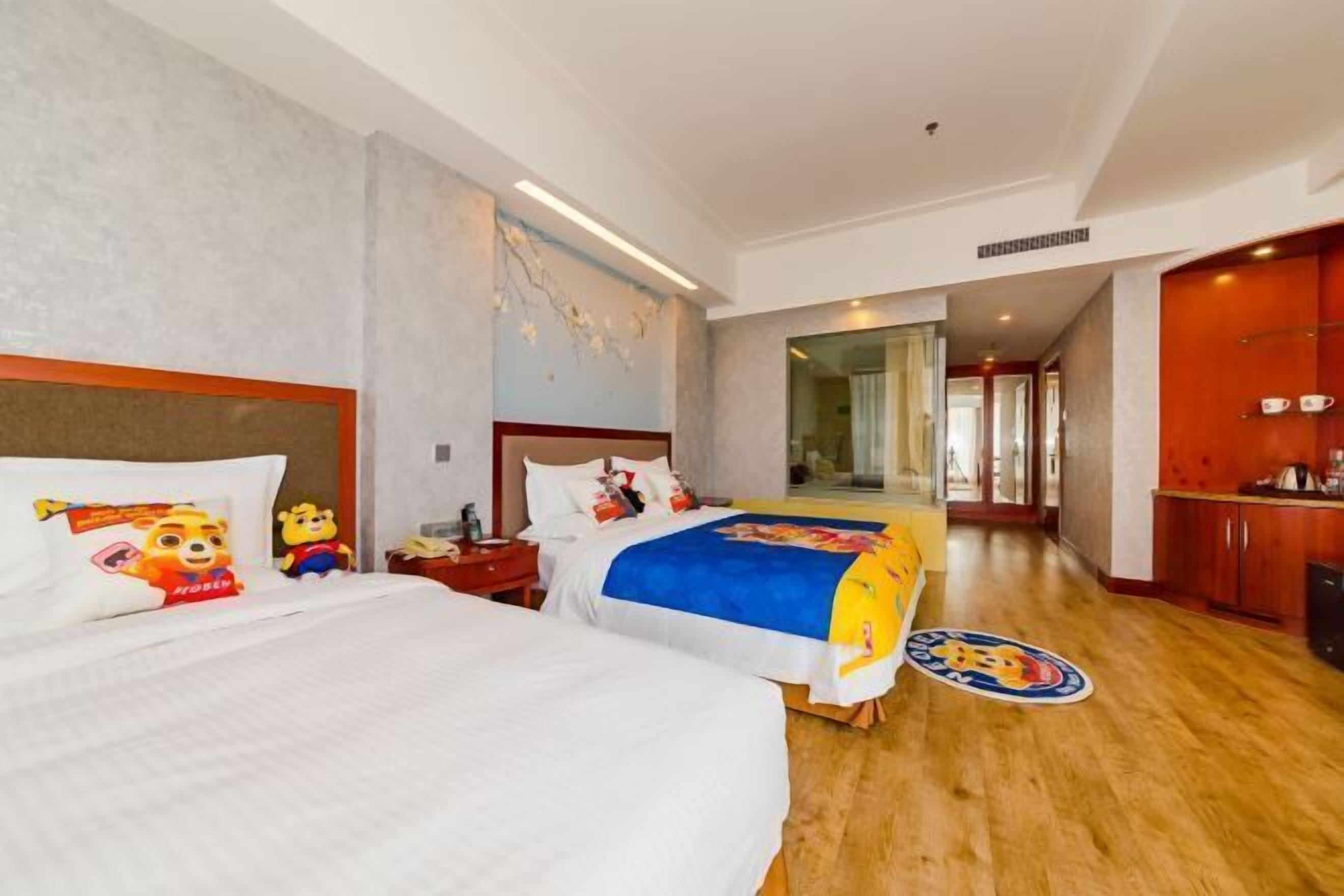 Down comforters, in-room safe, desk, laptop workspace