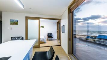 Duplex (25 PY) | Living area | Flat-screen TV
