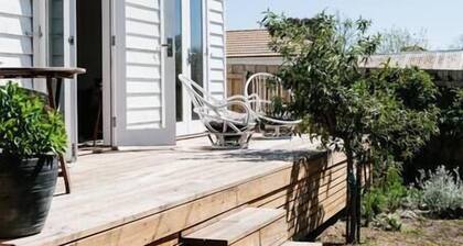 HARPSICHORD HOUSE - SCANDINAVIAN- STYLE RETREAT IN THE HEART OF OLD KYNETON