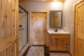 Interior - Misty Ridge - Ridge Road Scenic Cabins - Brimstone Recreation and Big South Fork (Robbins)