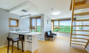 Duplex (25 PY) | Living area | Flat-screen TV