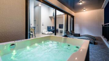 Room, Jetted Tub (20 PY) | Jetted tub