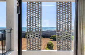 Quarto, banheira de hidromassagem (25 PY) | Vista da sacada