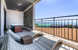Room, Jetted Tub (25 PY) | Balcony view