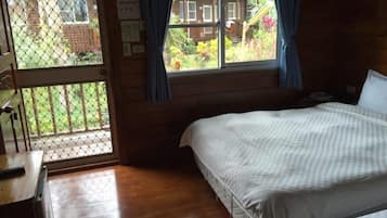 Blackout drapes, free WiFi