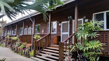 Cabin, 2 Twin Beds | Blackout drapes, free WiFi