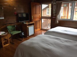 Cabin, 2 Twin Beds | Blackout drapes, free WiFi
