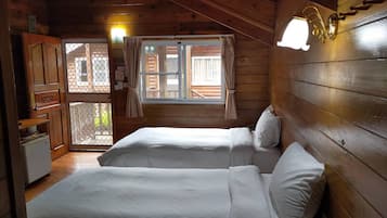 Cabaña, 2 camas individuales | 1 habitación, cortinas blackout y wifi gratis