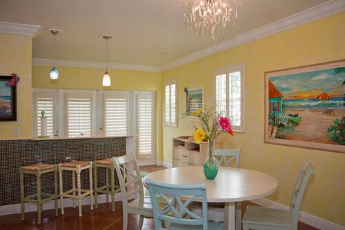 Beautiful waterfront 2-bed/2-bath island getaway on Matlacha Island.