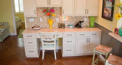 Kaunis rantapaikka 2-sänkyinen / 2-kylpy saari lomalla Matlacha-saarella.