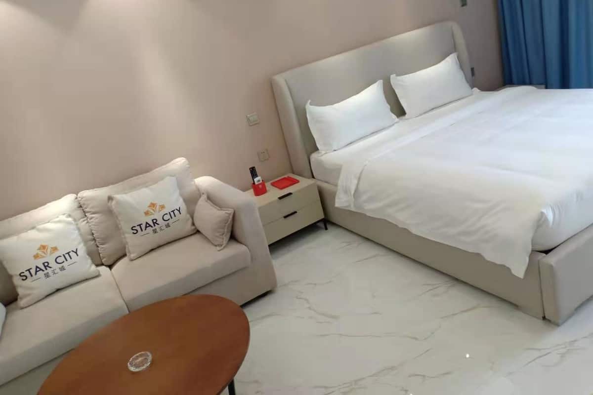 City tweepersoonskamer | Een bureau