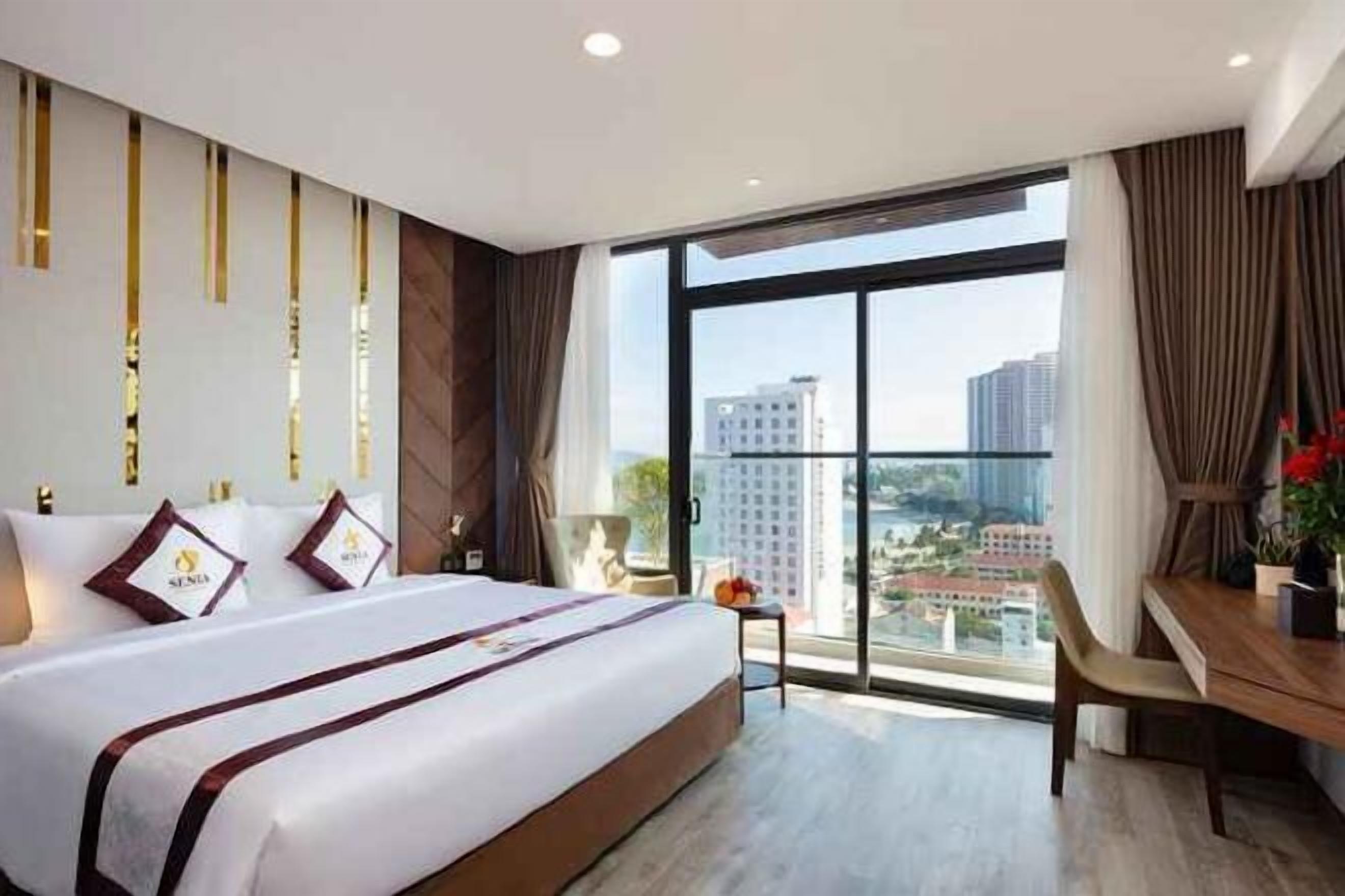 Minibar, in-room safe, desk, free WiFi