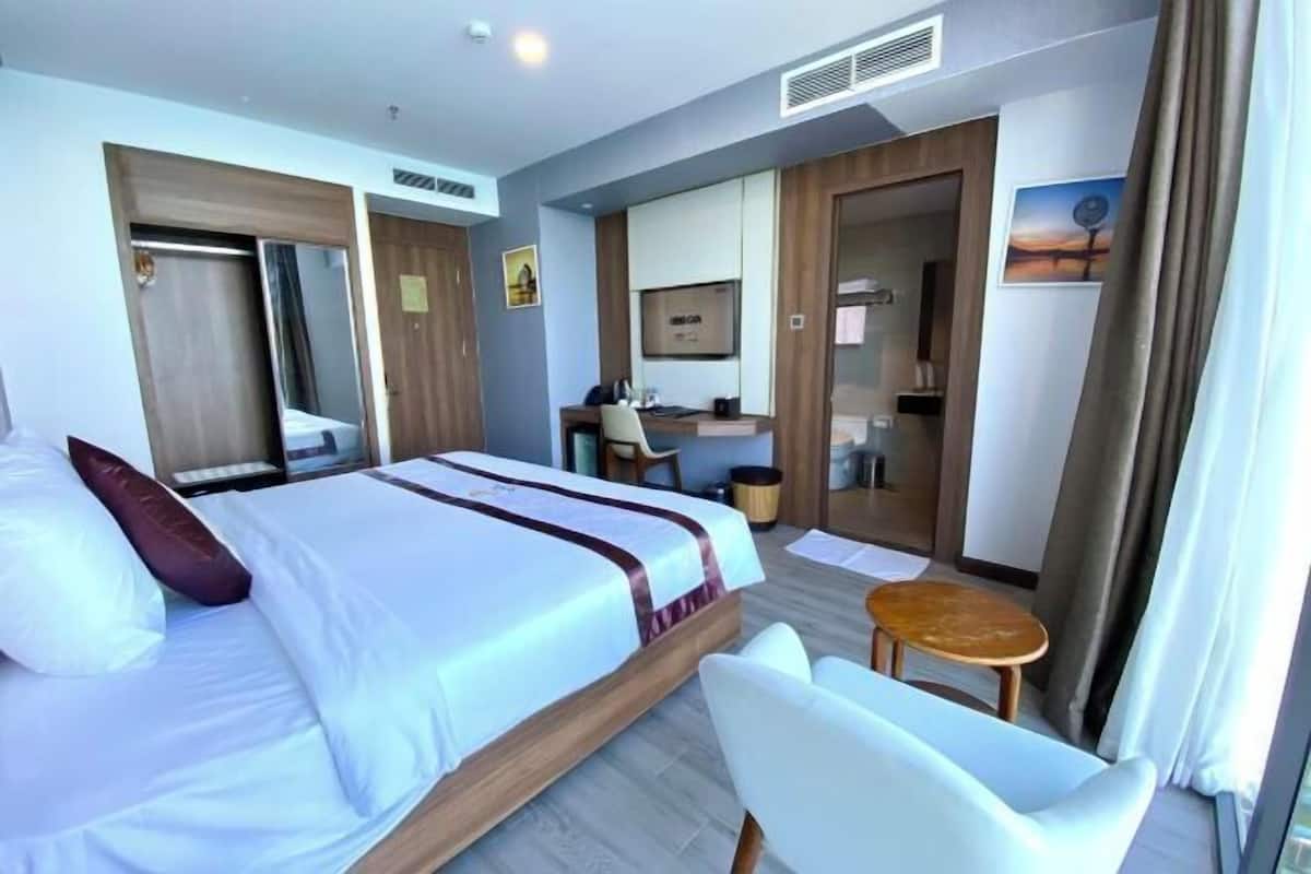 1 bedroom, minibar, in-room safe, desk