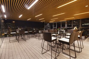 Bar (in der Unterkunft)