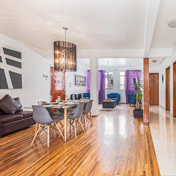 In-room dining - Roma Sur Balcony Apartments - Family Friendly (Mexico City)