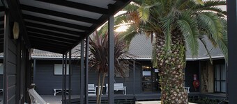 Hugo & Carter's Backpackers & Motel