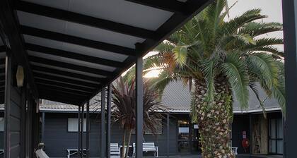 Hugo & Carter's Backpackers & Motel